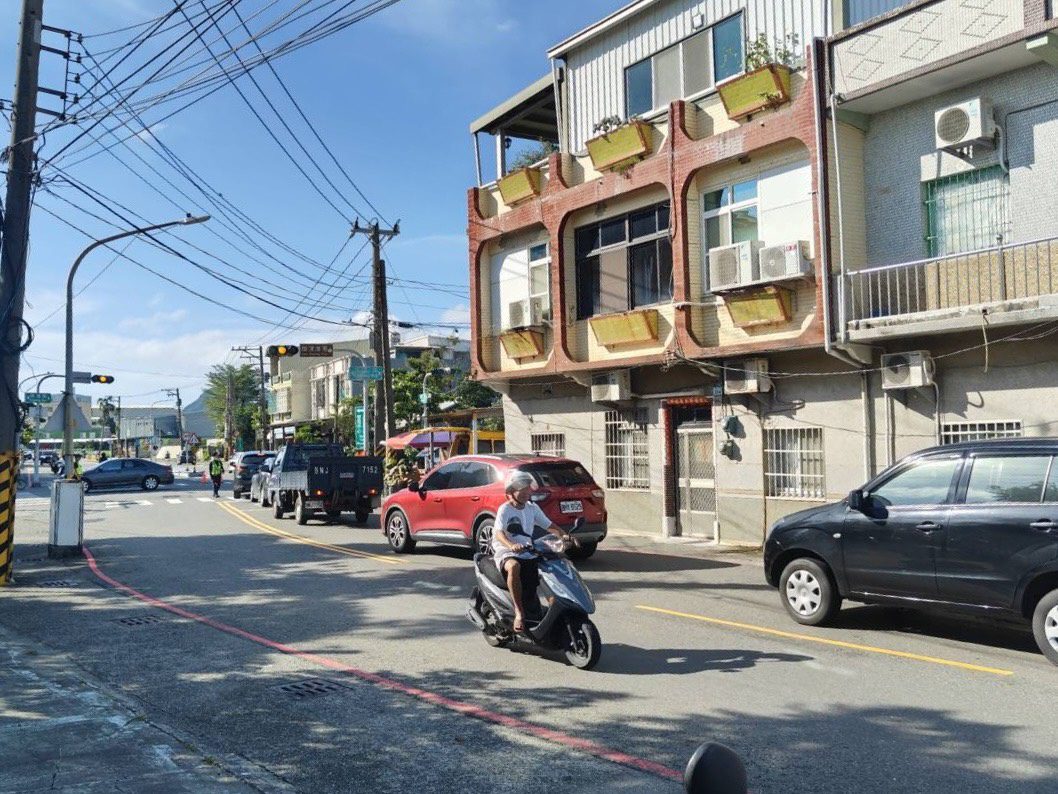 盤查身份造成大塞車 陳麗娜議員:哪有這麼笨的政府?風箏節應發居民通行證! 盤查身份造成大塞車 陳麗娜議員:哪有這麼笨的政府?風箏節應發居民通行證!