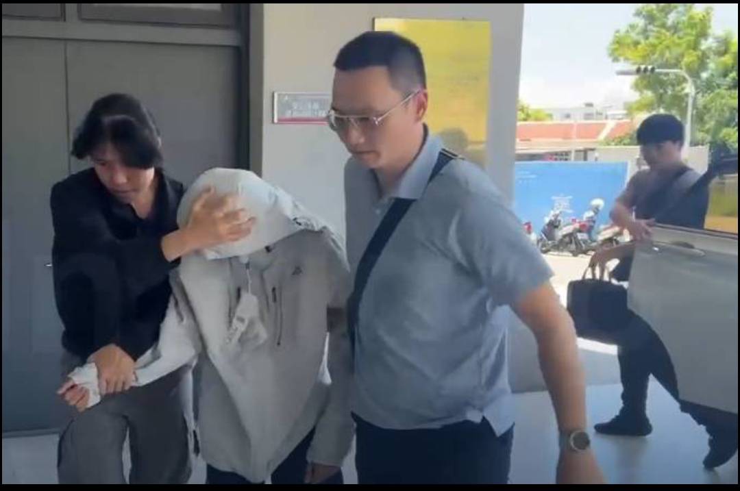父親節當天搶走台東銀樓54萬金項鍊!17歲嫌犯被捕 父親節當天搶走台東銀樓54萬金項鍊!17歲嫌犯被捕