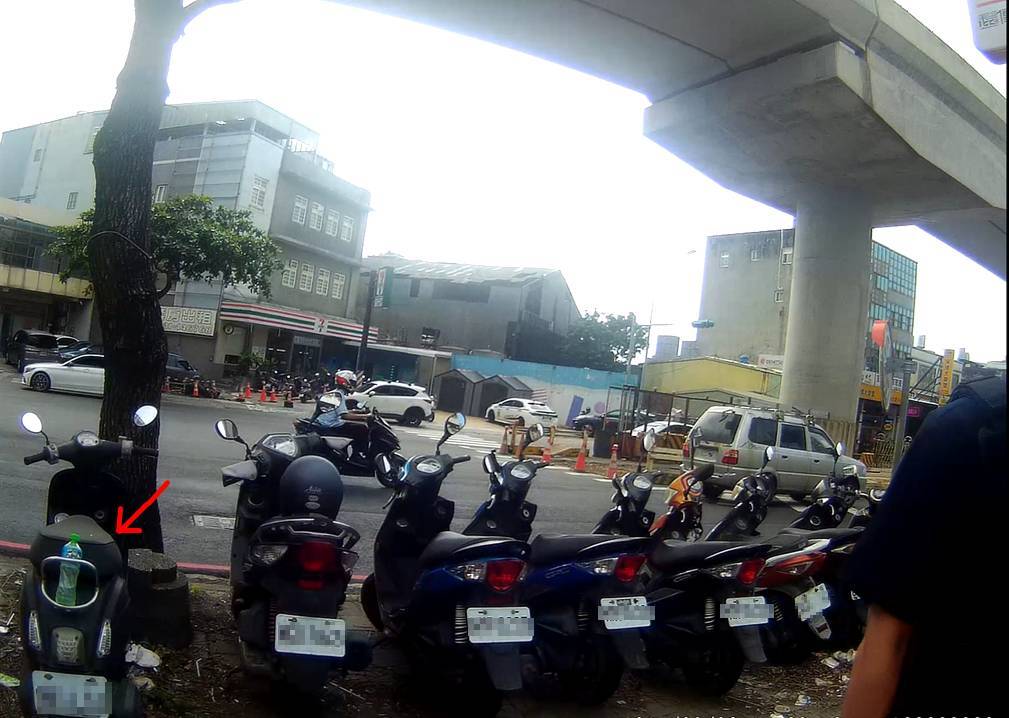 收稅單才想到!男子機車放半年忘停哪 大園警暖心助尋回 收稅單才想到!男子機車放半年忘停哪 大園警暖心助尋回