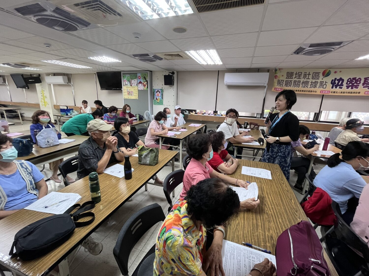 中山大學攜手高科大打造智慧健康社區 鹽埕長者動起來 中山大學攜手高科大打造智慧健康社區 鹽埕長者動起來