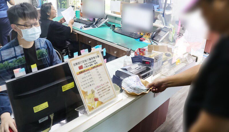 屏東分署跨海執行不手軟 小琉球男子繳納上百萬元欠款