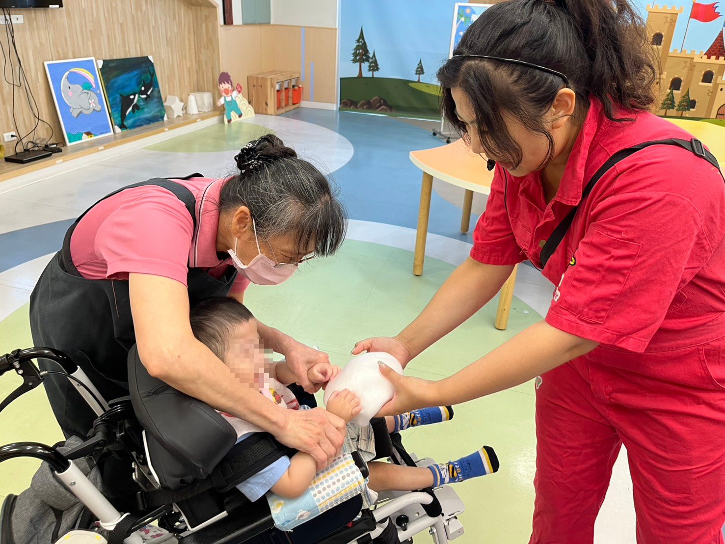 民生醫院攜手史萊姆怪獸星球手作體驗 協助飛象家園受虐身心障礙兒創傷復原 民生醫院攜手史萊姆怪獸星球手作體驗 協助飛象家園受虐身心障礙兒創傷復原