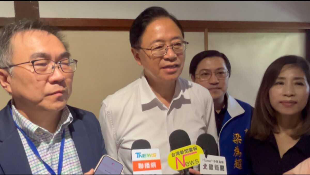 《桃澗時記》開展暨《雙城舊事》專書發表 張善政市長:文化保存展現舊城魅力 《桃澗時記》開展暨《雙城舊事》專書發表 張善政市長:文化保存展現舊城魅力