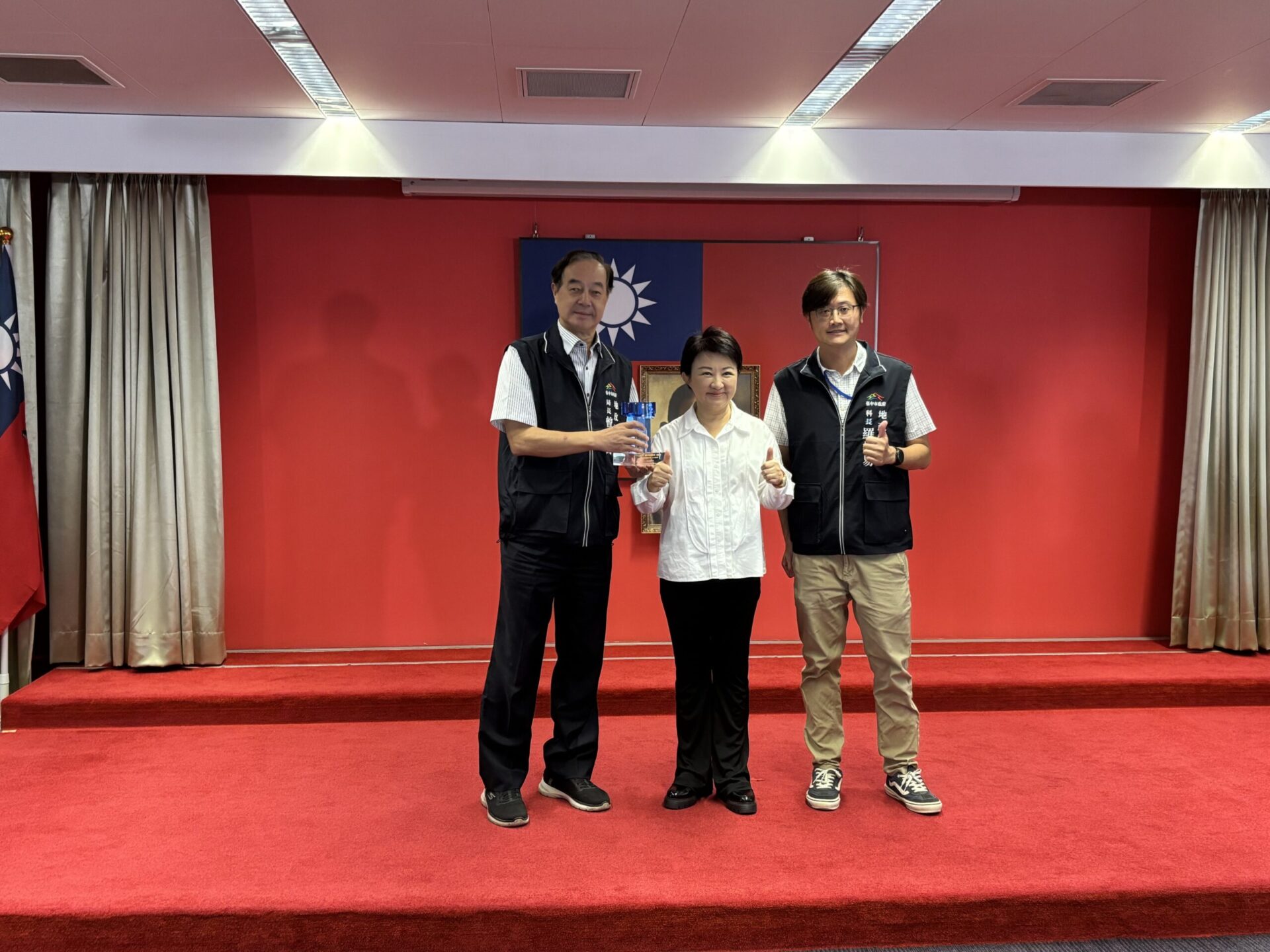 中市開發工程再獲獎　地政局獻獎市府　榮耀歸於全市民