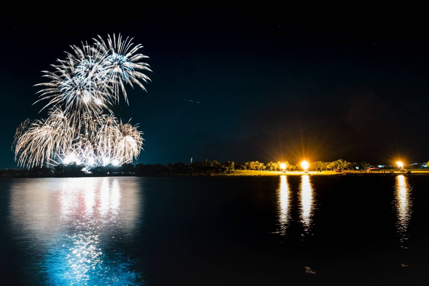 2025池上大坡池光雕音樂會熱氣球搭配煙火點亮夜空