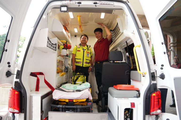 「福惠號」進駐光明　竹縣首輛高頂救護車亮相