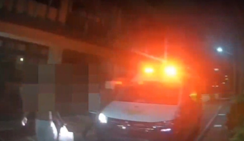 酒後小事變大事！鳳山2男街頭互毆　酒瓶砸臉送醫