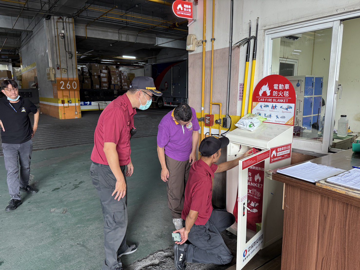 義大世界充電樁安全大體檢 消防局實地踏勘防範火災 義大世界充電樁安全大體檢 消防局實地踏勘防範火災