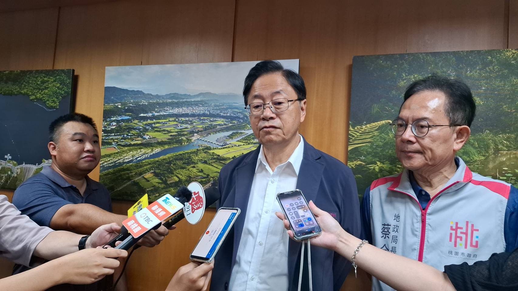 【有片】批政院對航空城拆遷戶困境「無動於衷」 張善政：難怪賴政府民調低