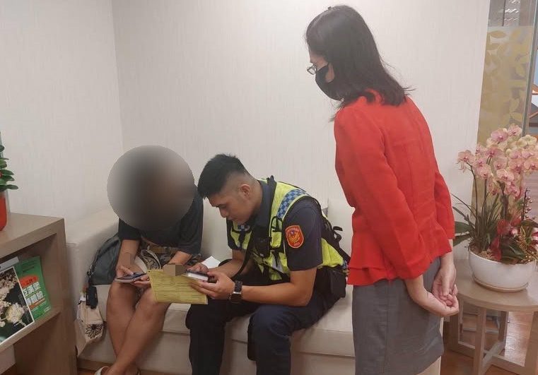 女誤踩假投資真詐財陷阱               警銀成功保住五十萬美金