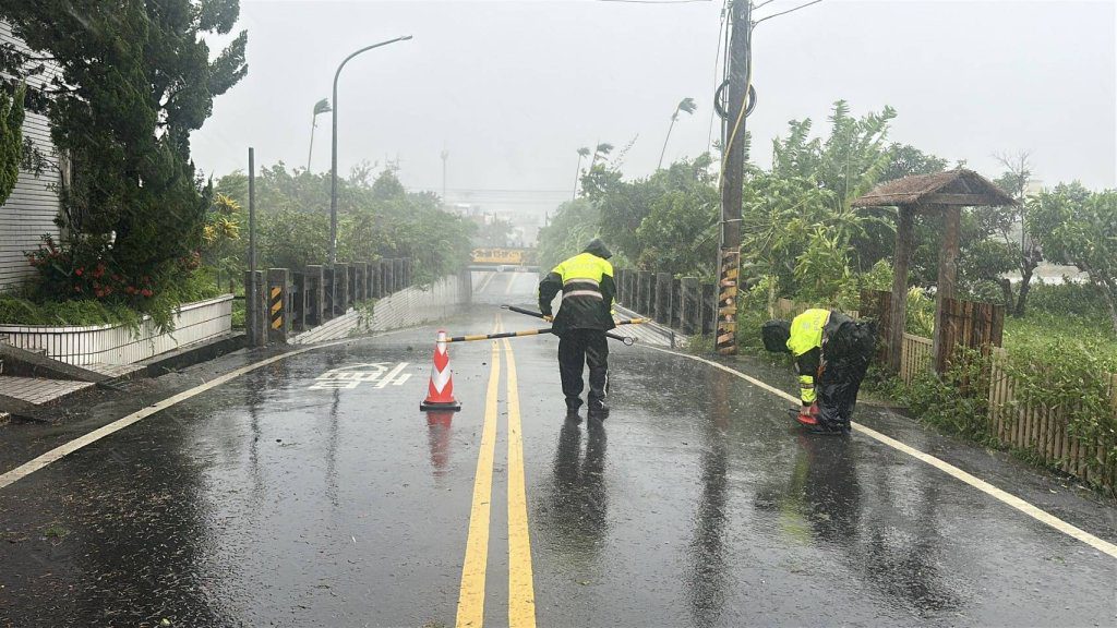 楊柳颱風強風豪雨來襲　台東池上、海端、延平3處封路