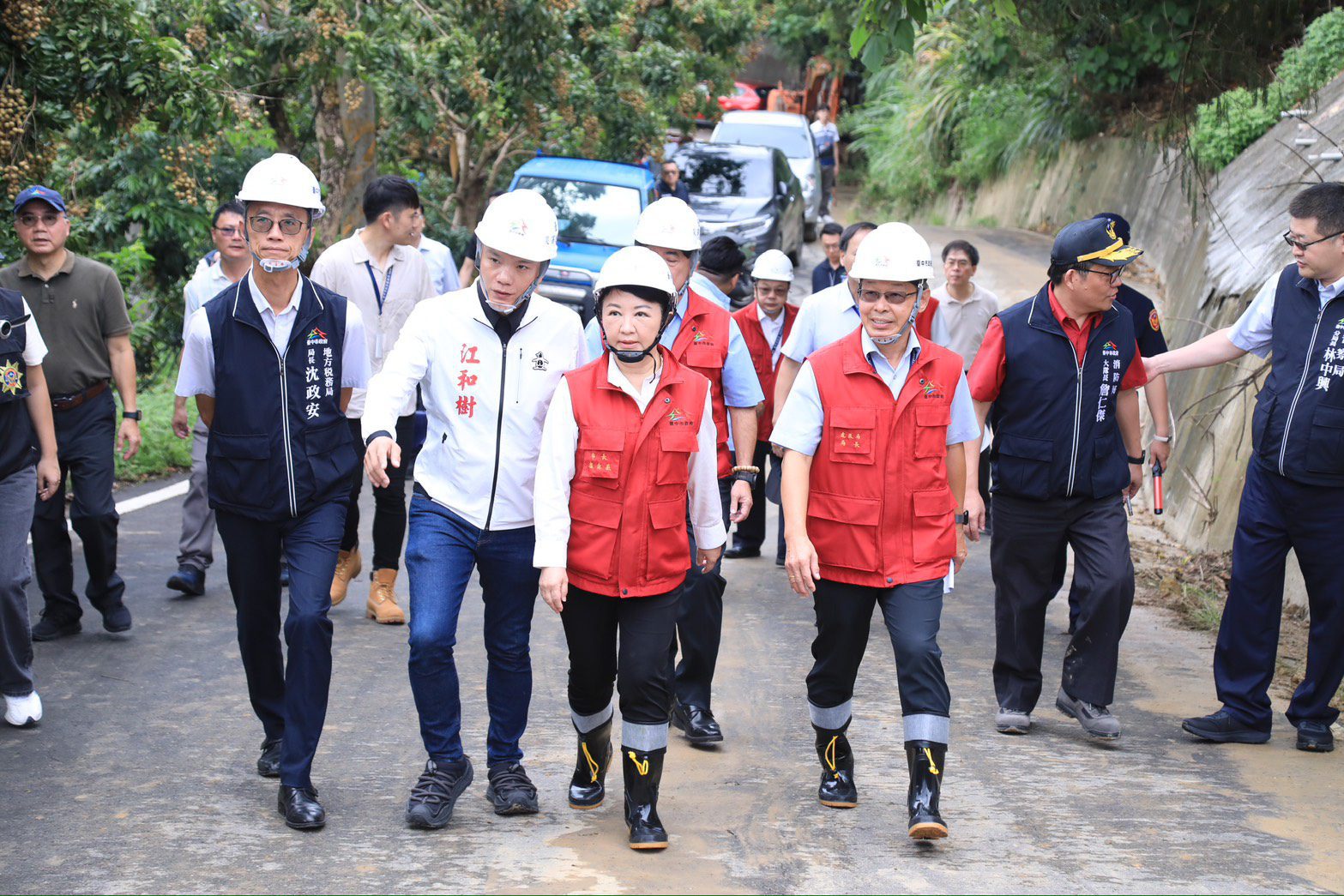 豪雨毀路阻農運　盧秀燕實勘霧峰暗坑路搶修　預計8/17可望通車