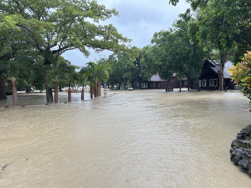 快訊／小墾丁渡假村溪水暴漲！19人一度傳受困「警消急搶救」