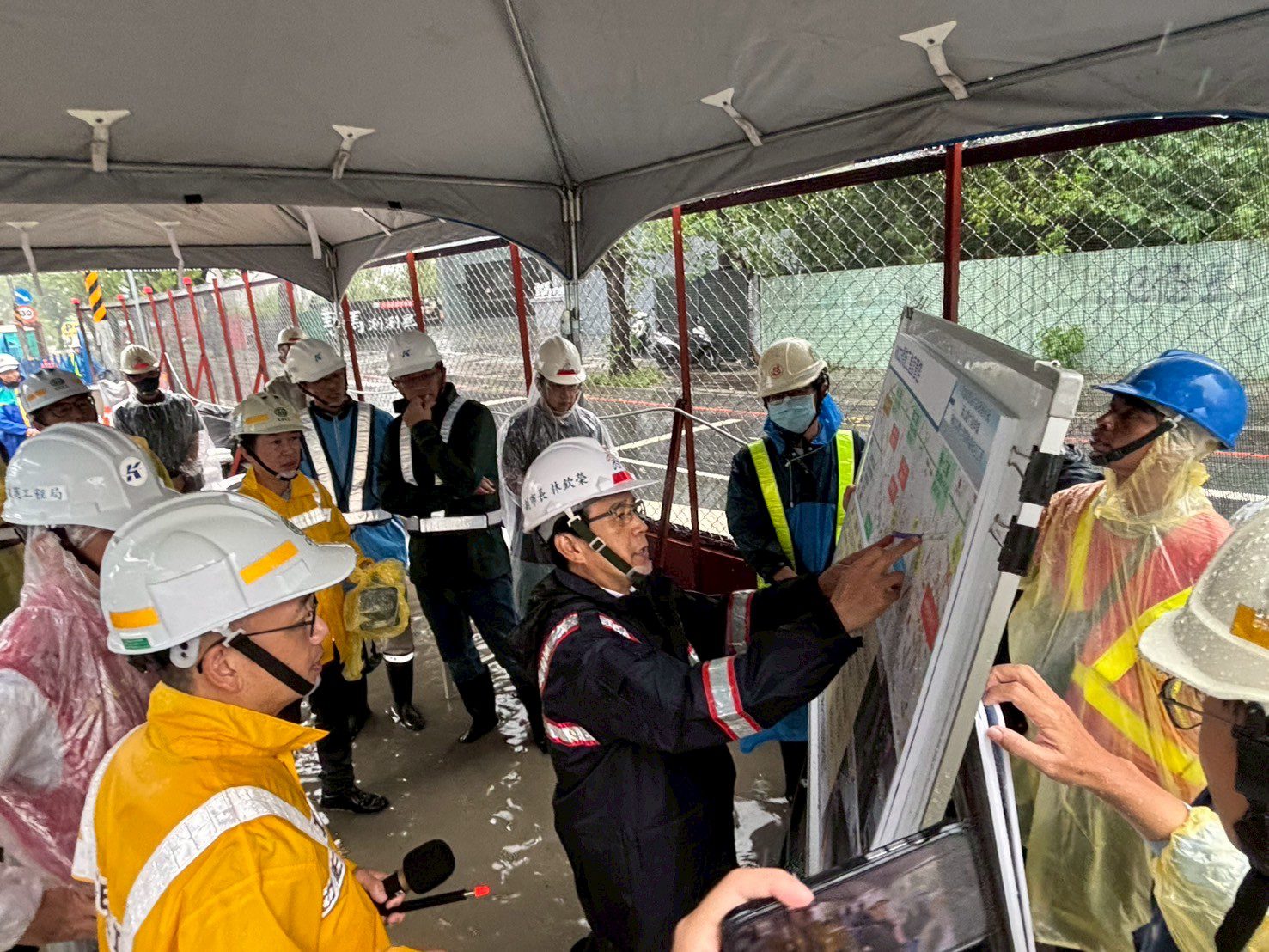 林欽榮副市長視察高雄捷運岡山路竹延伸線工程防颱整備部署情形 林欽榮副市長視察高雄捷運岡山路竹延伸線工程防颱整備部署情形