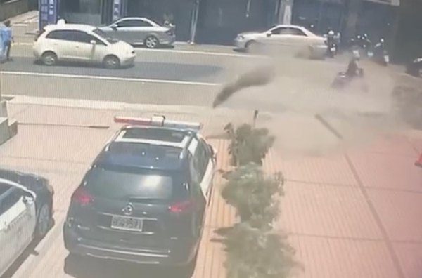 楊柳颱風未路過　新屋卻有玻璃砸下