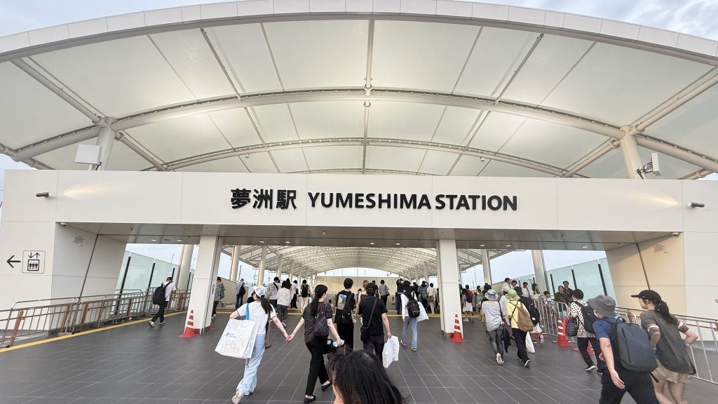 直擊/關西萬博夢洲站塞爆!地鐵故障害數千人滯留 民眾夜留現場…累癱倒地 直擊/關西萬博夢洲站塞爆!地鐵故障害數千人滯留 民眾夜留現場…累癱倒地