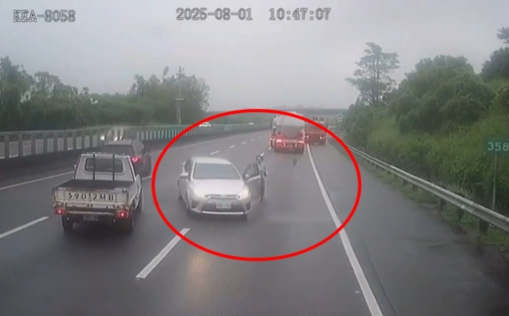 國道3號小客車出車禍變逆向 疑手剎車沒拉好開啟「自由模式」