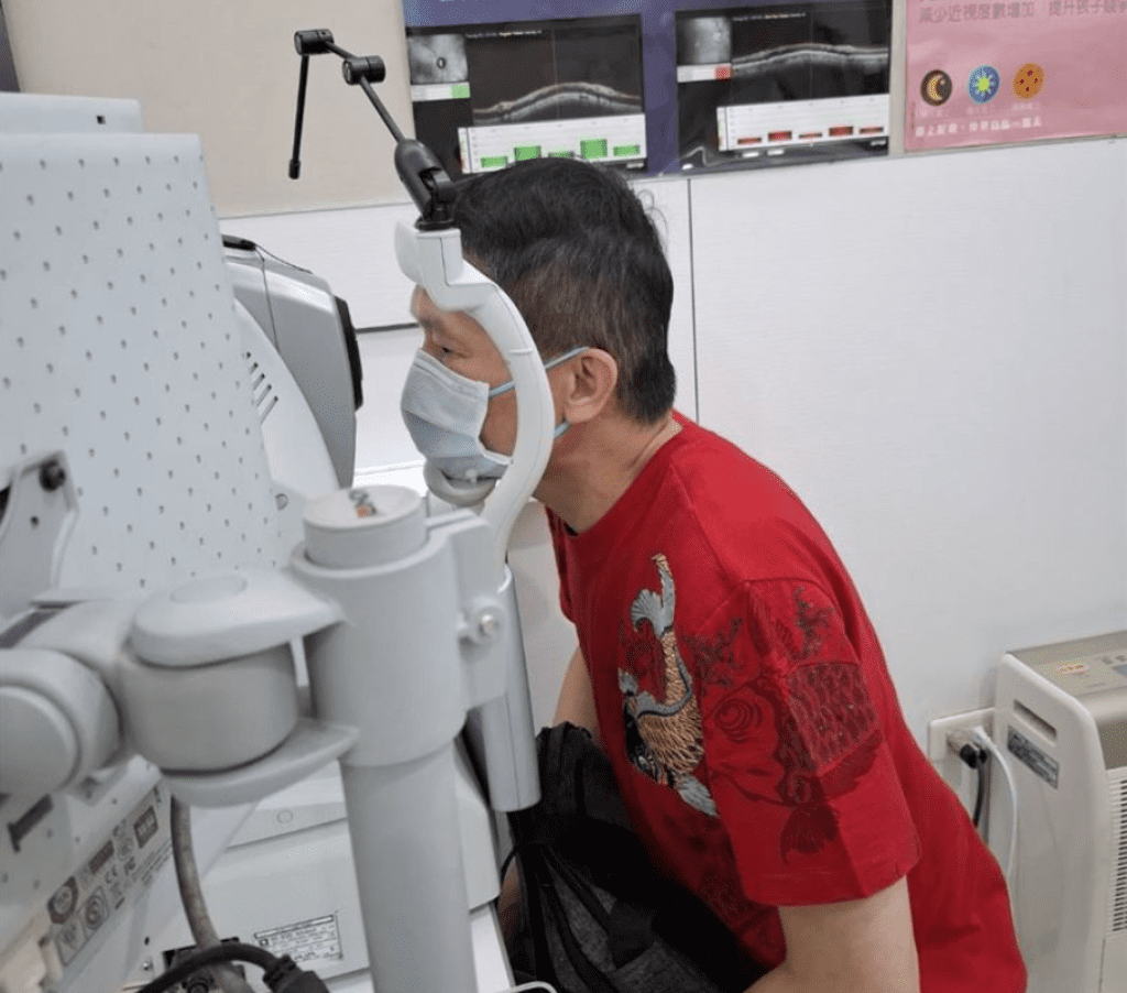 55歲秦楊「右眼失明」沉痛發聲！左眼0.025幾乎全盲