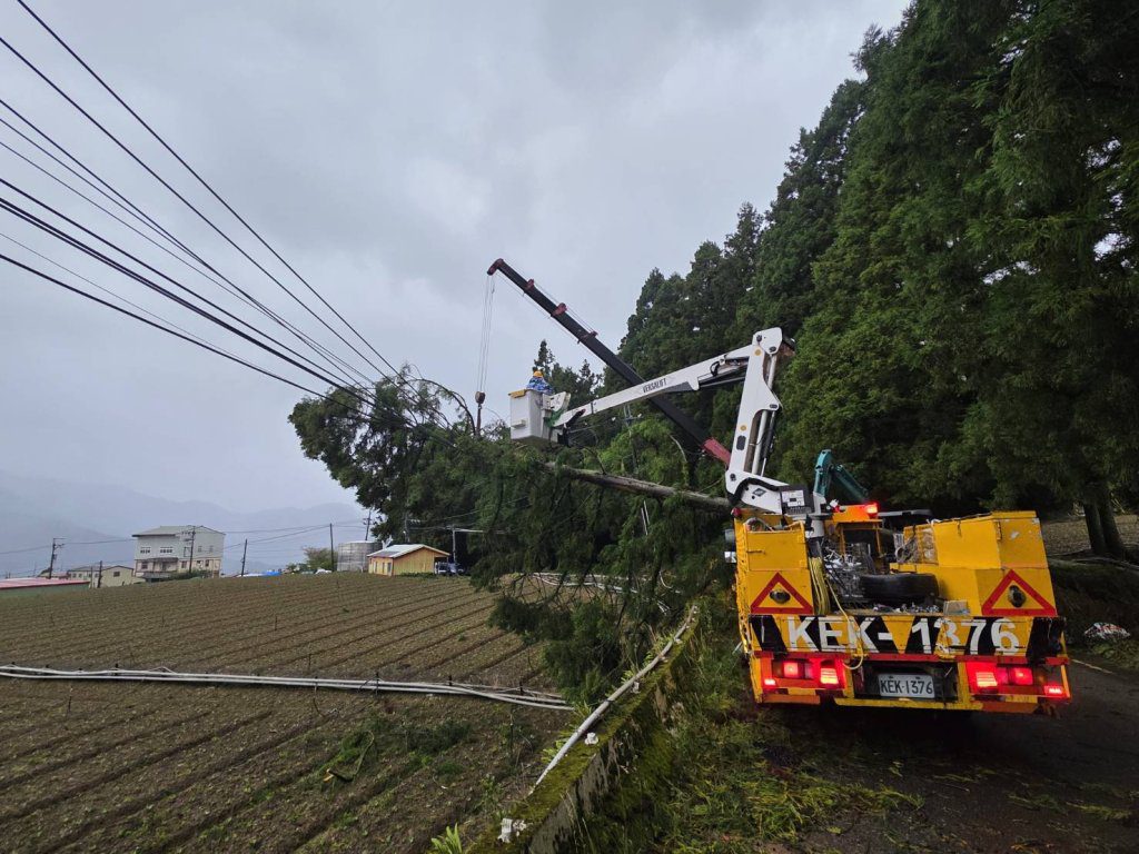 楊柳摧殘梨山地區！還有1469戶未復電 台電拚今日全復電完成