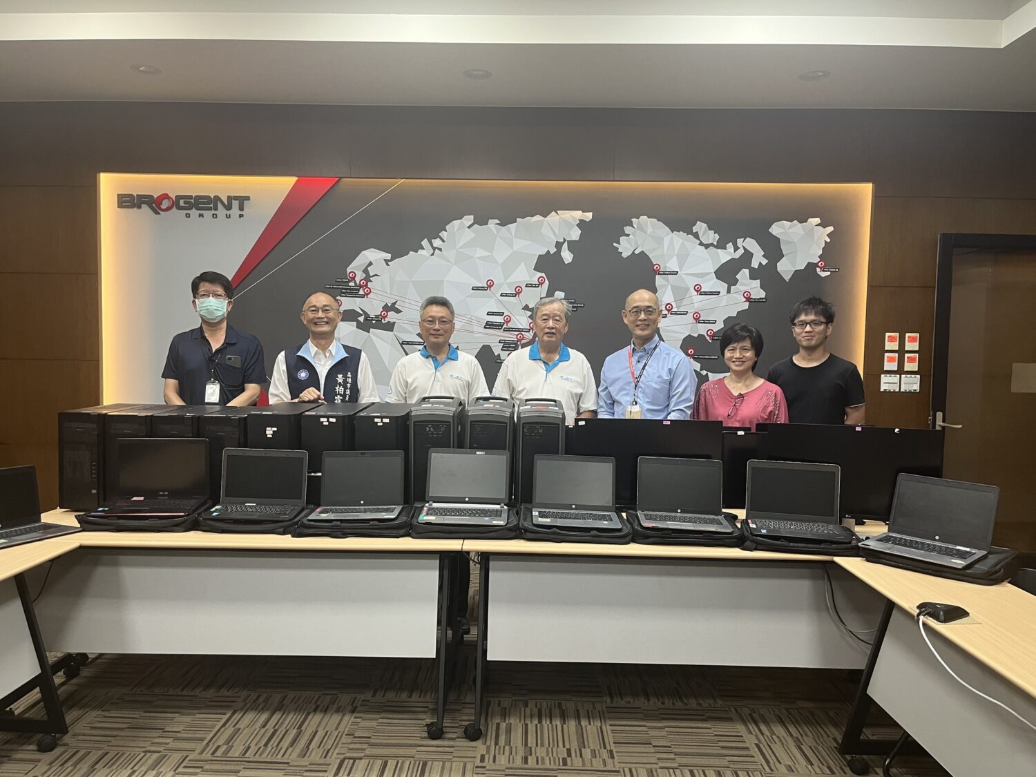 智崴科技捐贈逾200台電腦設備 支持非洲肯亞孩童數位教育