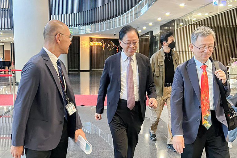 爭取核定桃園市立醫院 張善政率隊親赴衛福部醫審會簡報 爭取核定桃園市立醫院 張善政率隊親赴衛福部醫審會簡報