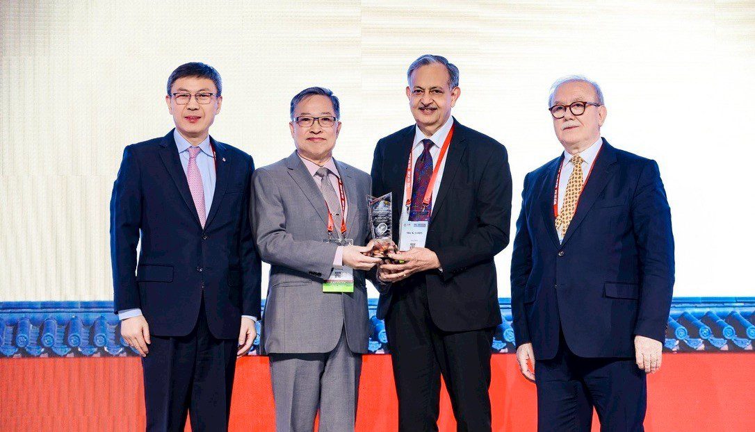 高醫大校長余明隆長榮獲APASL國際成就獎 引領台灣肝病防治走向世界 高醫大校長余明隆長榮獲APASL國際成就獎 引領台灣肝病防治走向世界