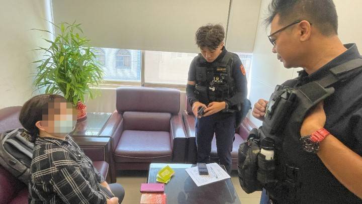 5旬婦借貸投資洋酒 大園警苦勸她下船