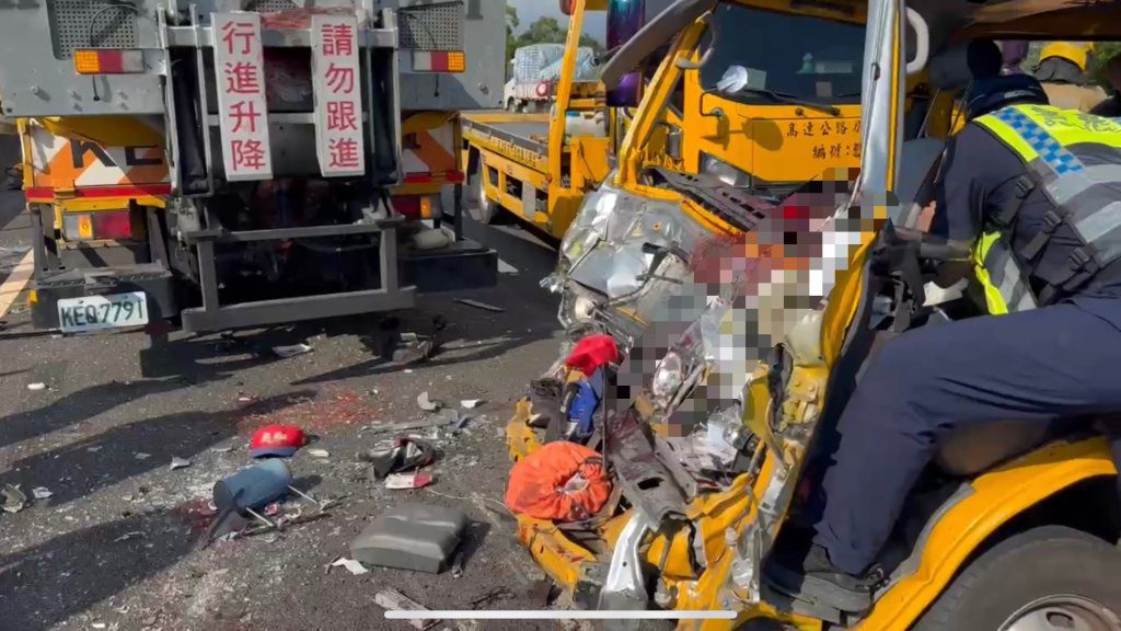 快訊／國3北337.5km嚴重車禍！國中棒球隊猛撞防撞車 1教練7生送醫