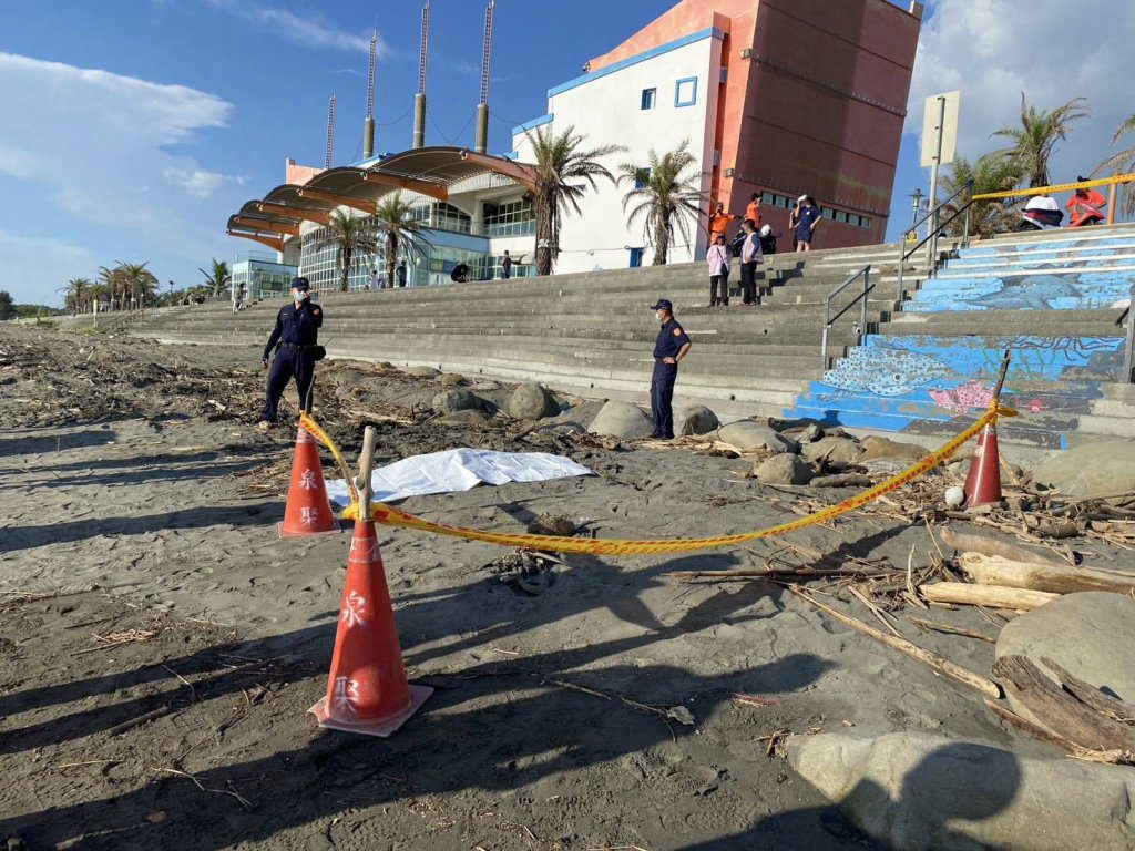 人找到了！黃金海岸失蹤國中生趴消波塊　家屬悲痛認屍