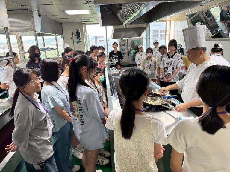 高餐大多元專業體驗熱鬧登場 啟發百位國高中生未來職涯夢想 高餐大多元專業體驗熱鬧登場 啟發百位國高中生未來職涯夢想