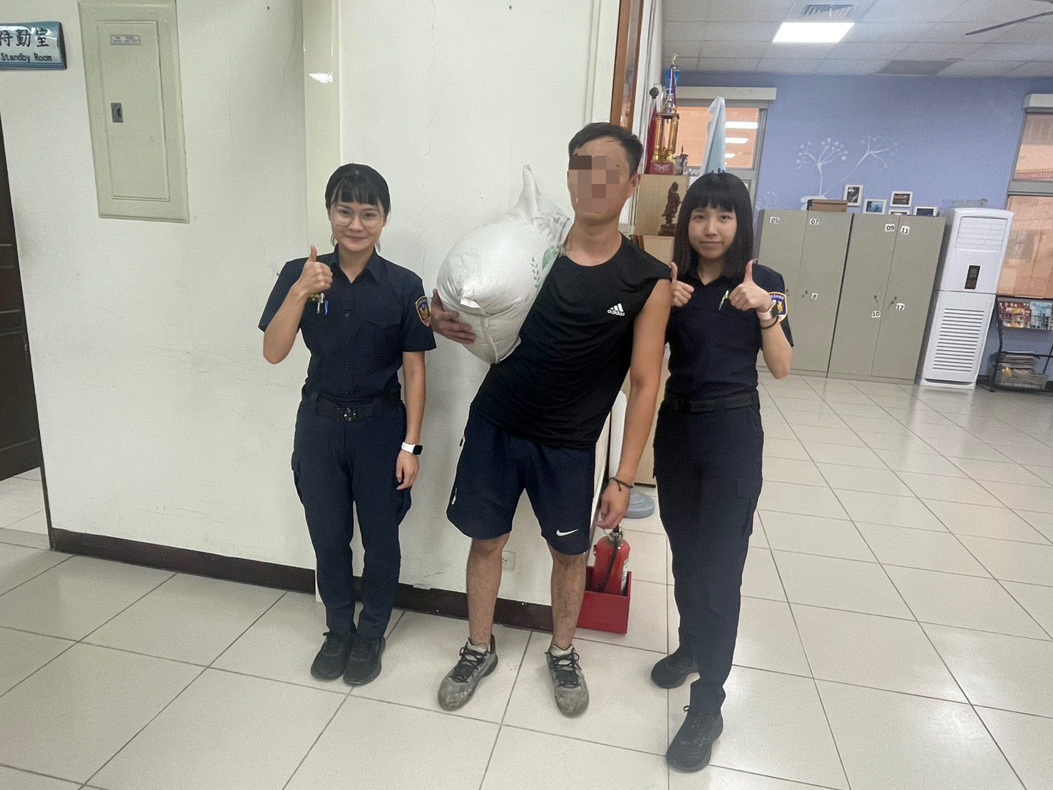 楊梅警暖心助民 找回貨物救助中暑男子 楊梅警暖心助民 找回貨物救助中暑男子