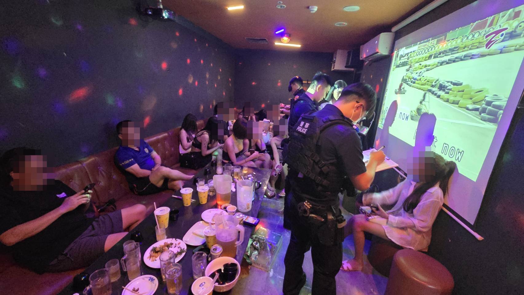 桃警突襲KTV 查獲21名泰籍女子持觀光簽變相陪酒