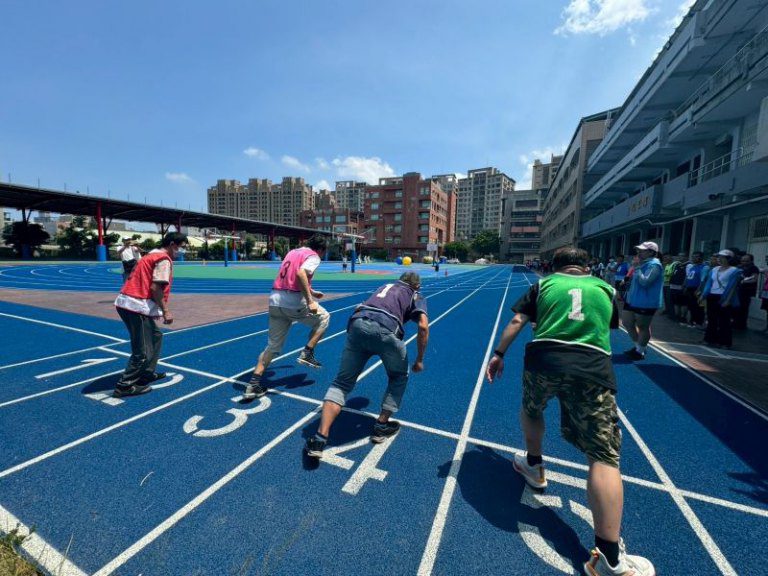 運動共融、同心競技!竹市「竹起愛共起跑」運動會登場 邱臣遠代理市長:用行動支持身心平權 運動共融、同心競技!竹市「竹起愛共起跑」運動會登場 邱臣遠代理市長:用行動支持身心平權