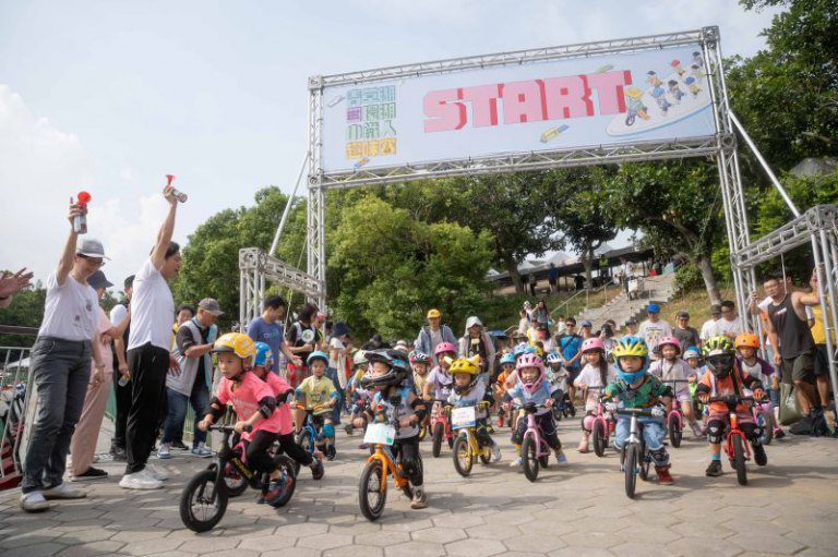 「2025新竹市青草湖環湖小鐵人趣味賽」熱力開跑！　大小朋友抓住暑假的尾巴來場水陸嘉年華