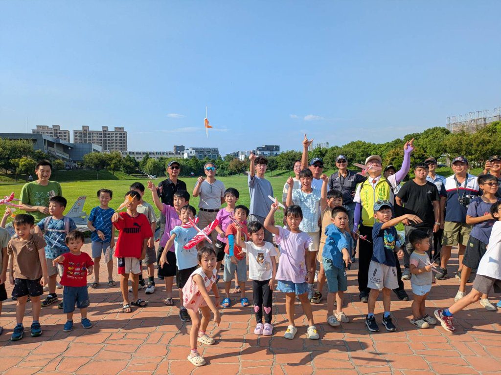 「無人機&飛航教育親子學堂」親子樂翻天 「無人機&飛航教育親子學堂」親子樂翻天