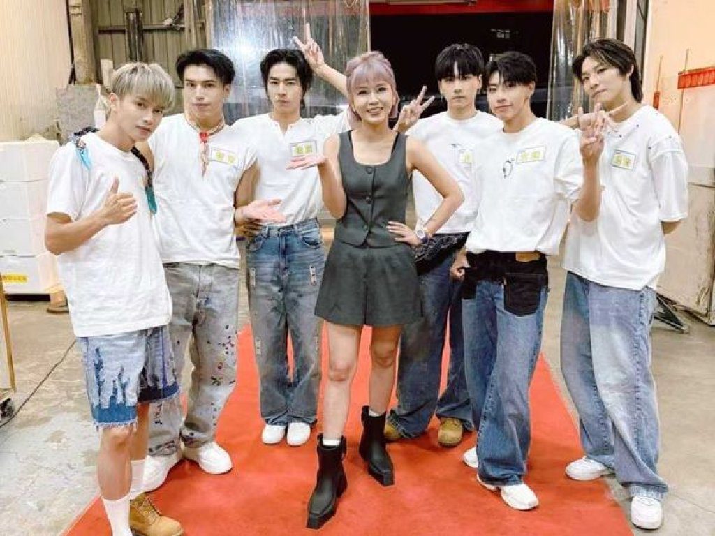 Ozone下海「叫賣男團」!丟丟妹驚艷:月薪50萬來兼差 Ozone下海「叫賣男團」!丟丟妹驚艷:月薪50萬來兼差