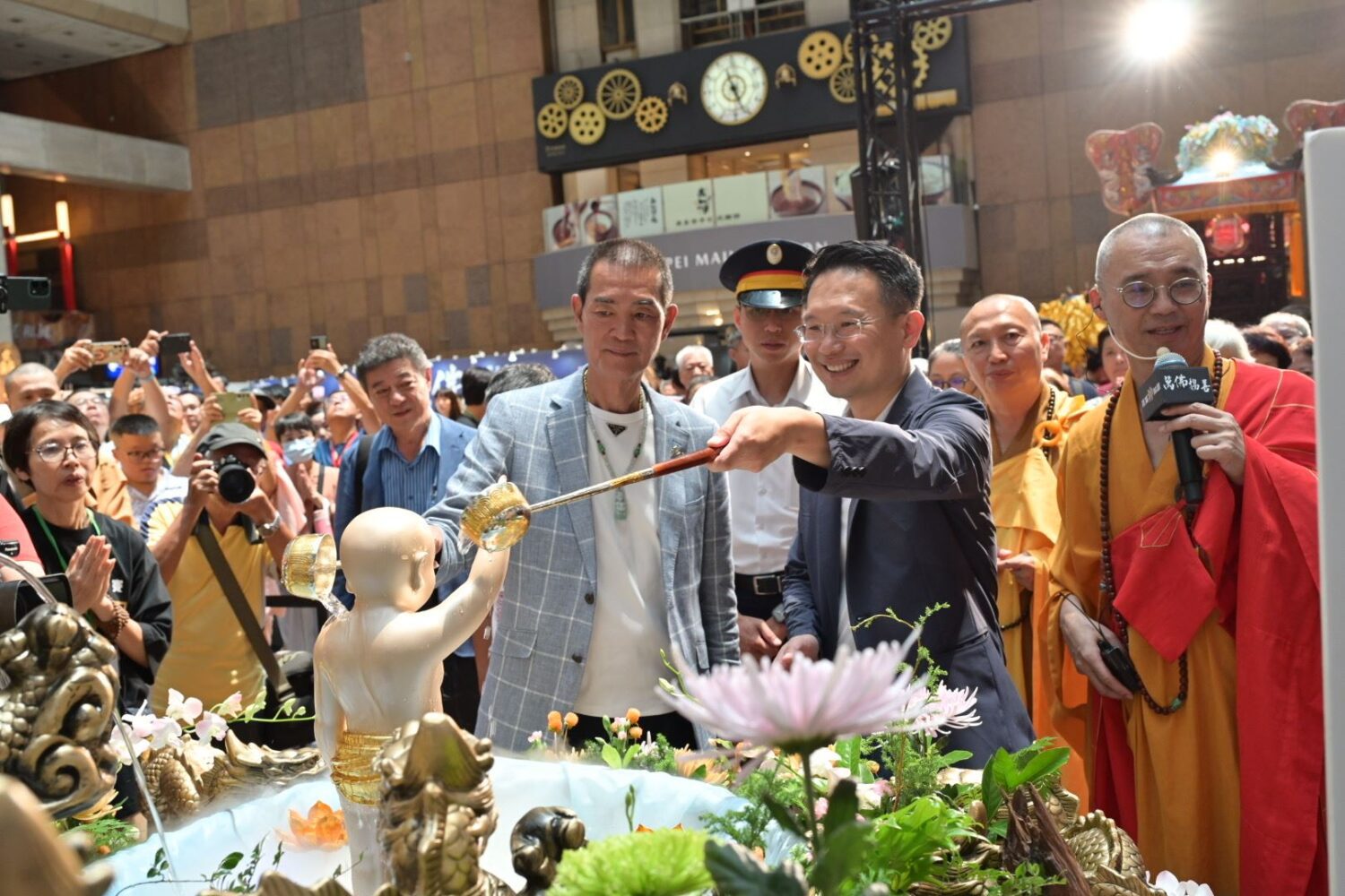景福宮開漳聖王神轎進駐臺北車站 展現尊重多元宗教與交流典範 景福宮開漳聖王神轎進駐臺北車站 展現尊重多元宗教與交流典範