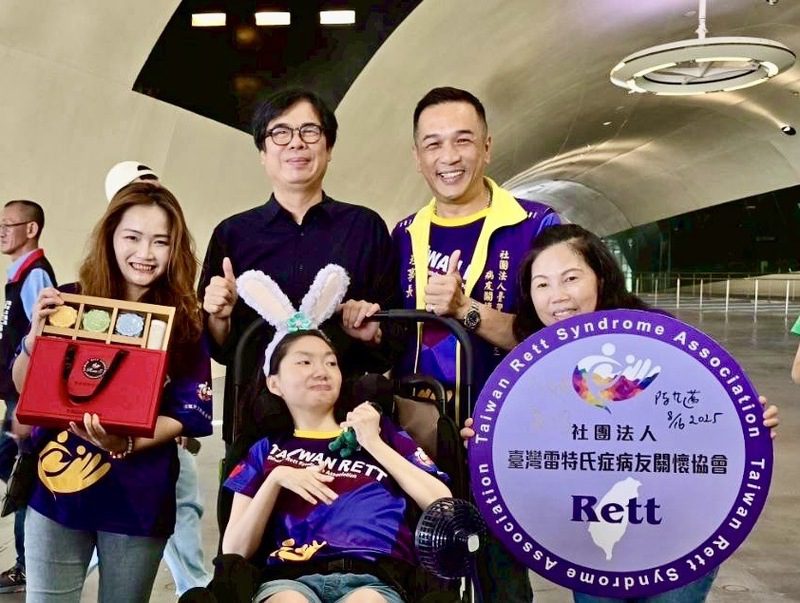 月滿心暖雄好禮 雷特氏症媽媽用愛傳遞中秋祝福