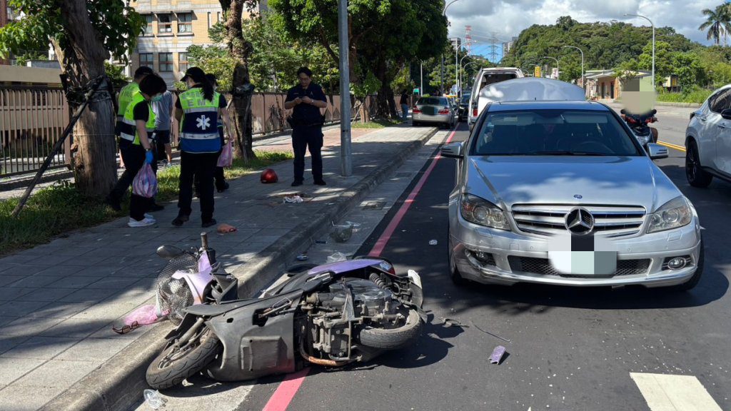 新北死亡車禍!男駕駛疑疲勞駕駛 闖紅燈逆向撞死女騎士 新北死亡車禍!男駕駛疑疲勞駕駛 闖紅燈逆向撞死女騎士