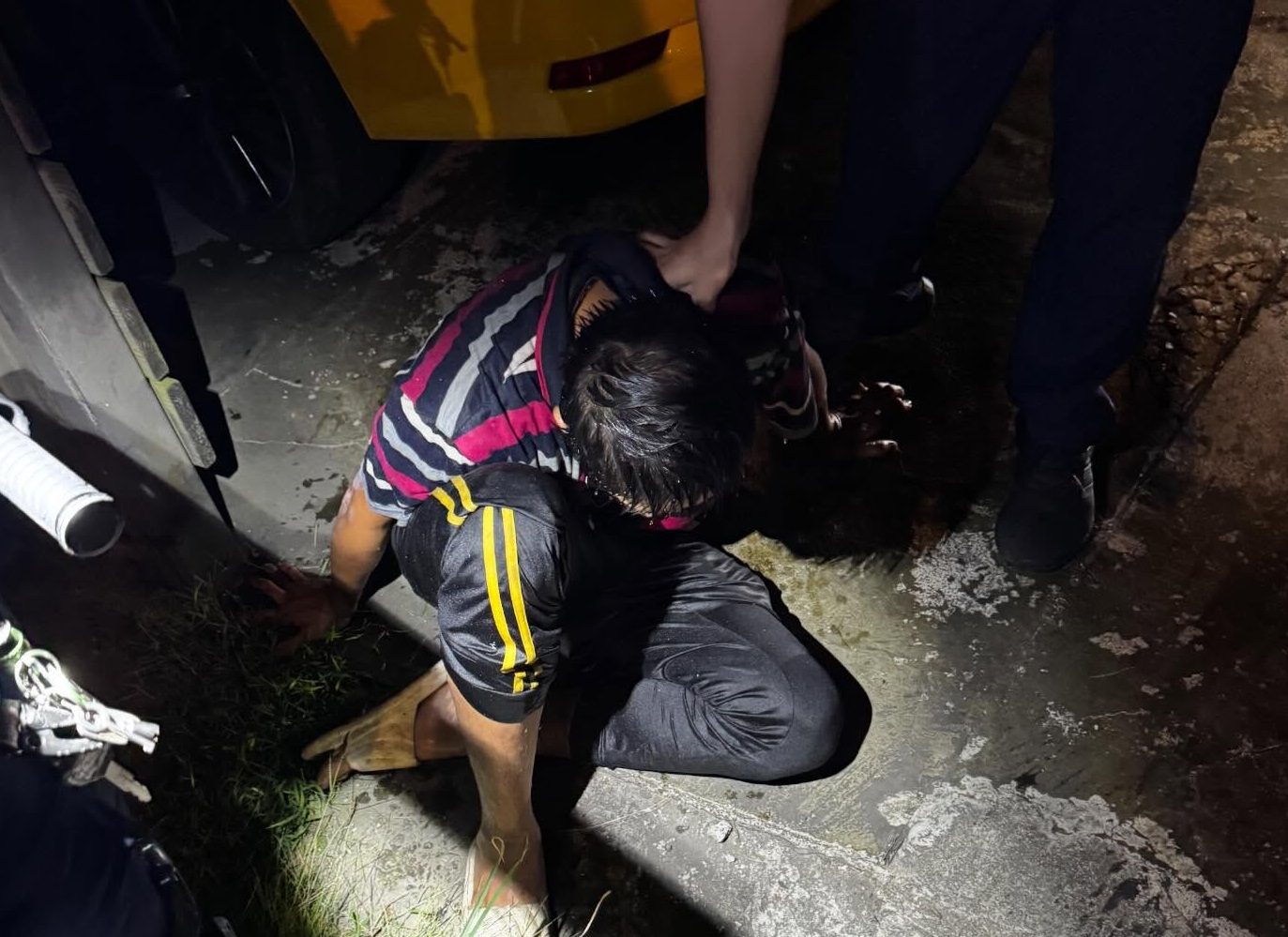 可疑男子防火巷徘徊 疑涉竊案心虛落跑卻摔傷 可疑男子防火巷徘徊 疑涉竊案心虛落跑卻摔傷