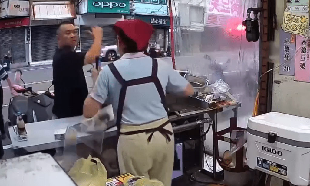 新竹早餐店不借廁所竟遭砸！　 警察剛帶走又回來嗆聲恐嚇