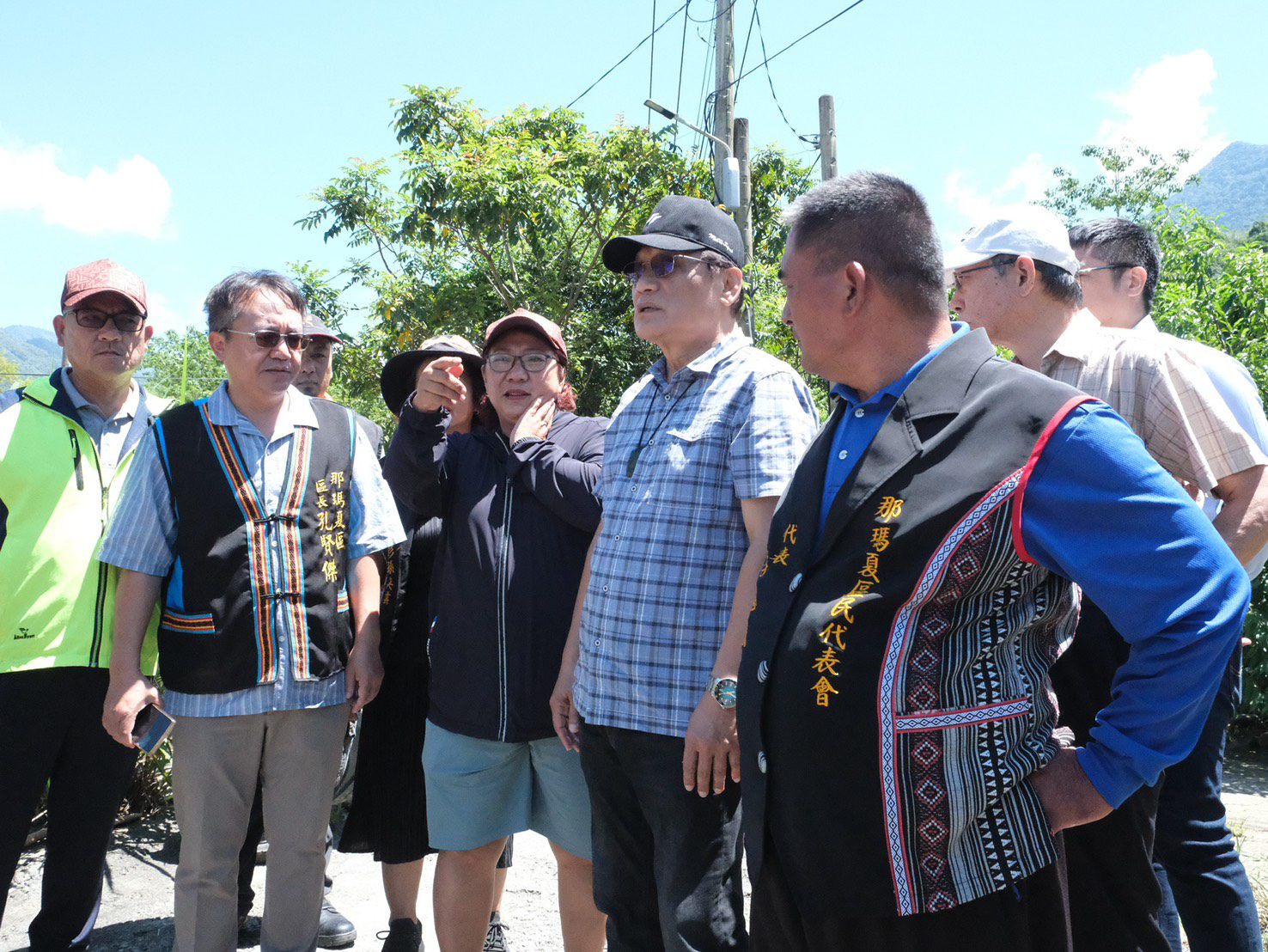 原民會曾主委曾智勇前往入高雄市那瑪夏及茂林區勘災 送暖助果農與文健站長者 原民會曾主委曾智勇前往入高雄市那瑪夏及茂林區勘災 送暖助果農與文健站長者