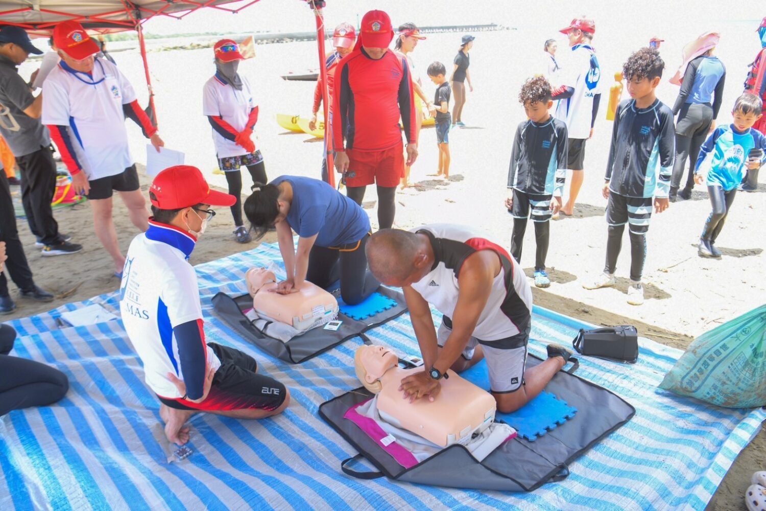 寓教於樂推廣水域安全教育 2025屏東海口祭 海域自救求生趣味競賽熱鬧登場 寓教於樂推廣水域安全教育 2025屏東海口祭 海域自救求生趣味競賽熱鬧登場