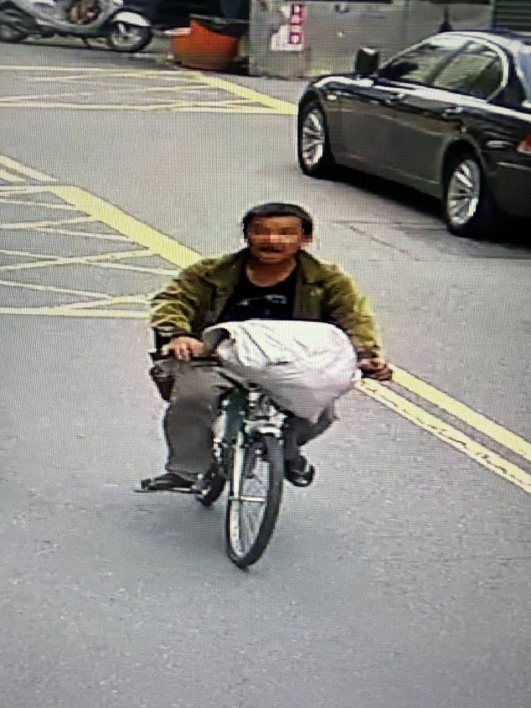 恐佈！員林遊民騎腳踏車沿途揮刀　警追捕中