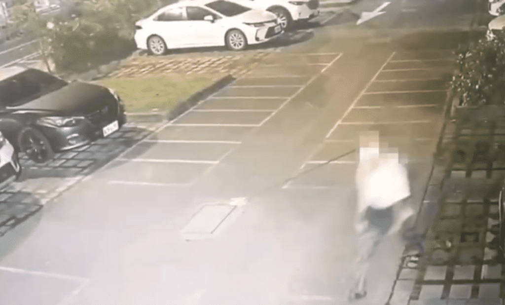 恐佈!屏東女子停車後發現疑有人闖入 返回查看驚見一名男子坐後座 恐佈!屏東女子停車後發現疑有人闖入 返回查看驚見一名男子坐後座