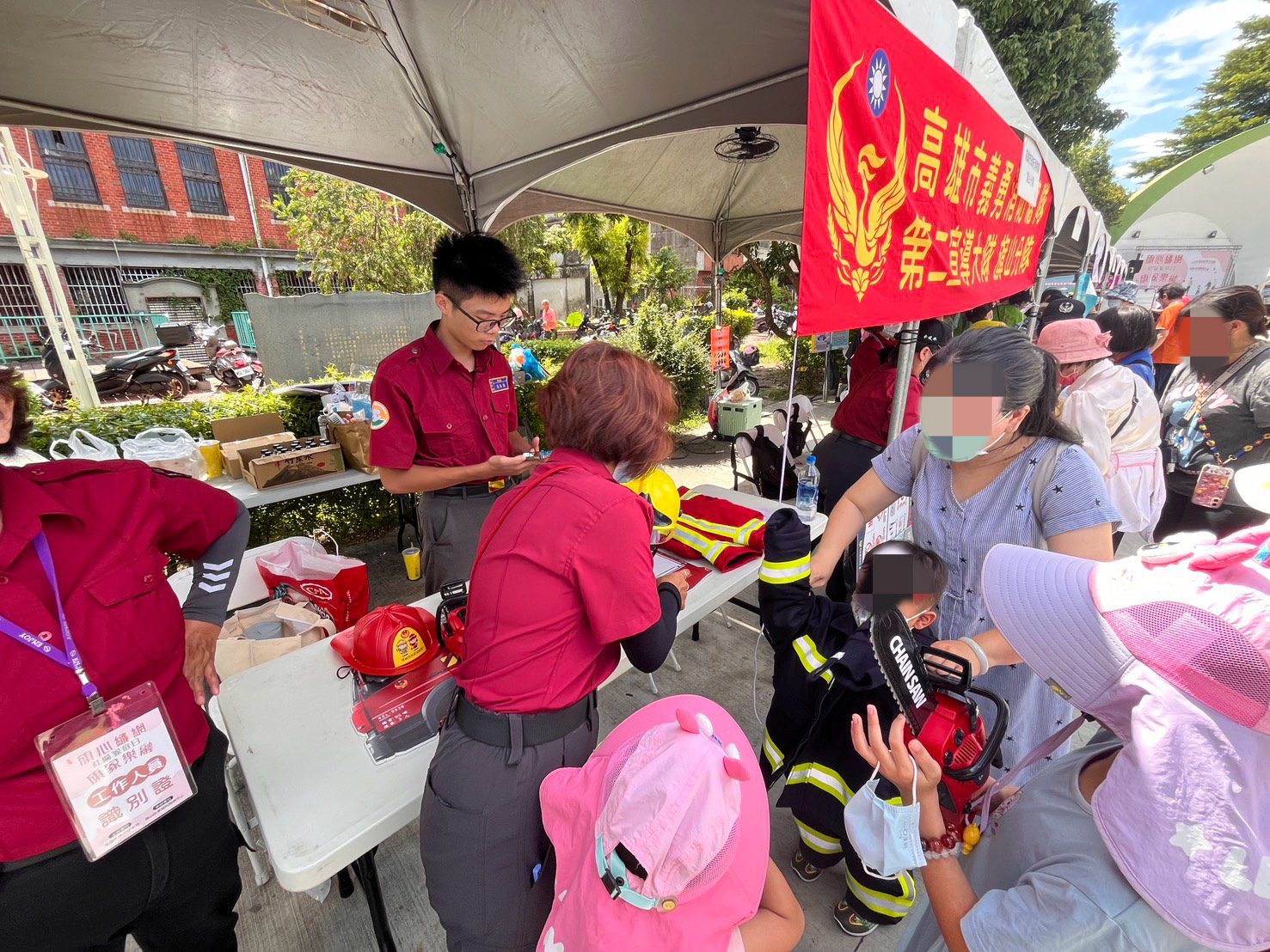 社區家庭日登場!旗山消防隊設置防火宣導攤位宣導防火及救護觀念 社區家庭日登場!旗山消防隊設置防火宣導攤位宣導防火及救護觀念