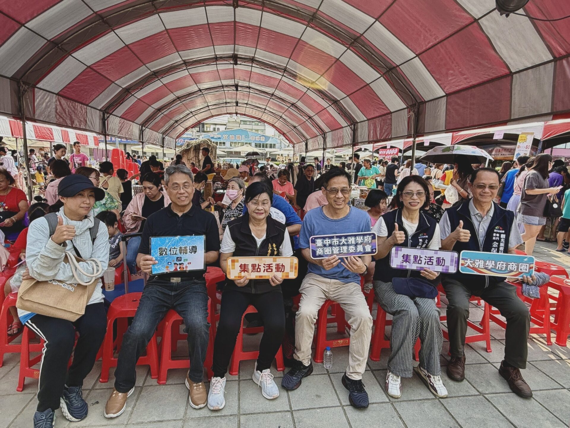 大雅學府商圈「麥陶假復古二手市集」結合玩水節　親子同樂人潮爆滿