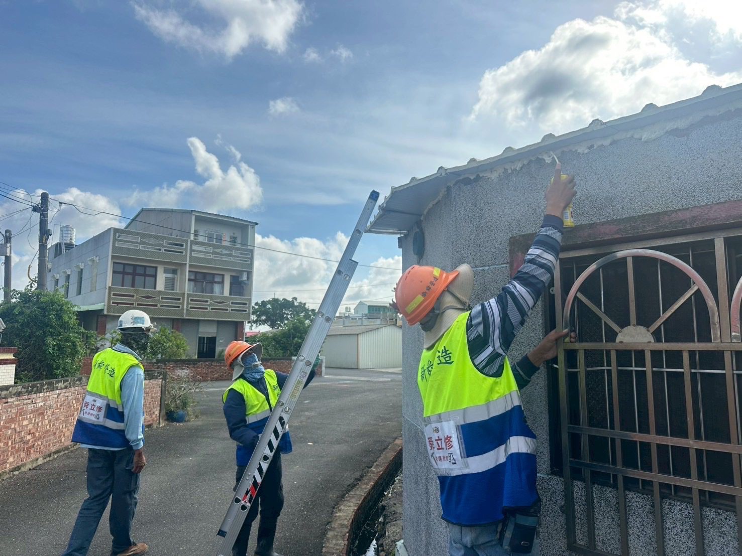 低收獨老與孤兒重獲安居　志工築起風雨後的彩虹