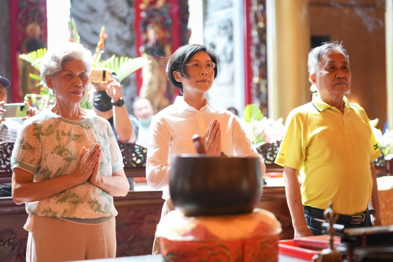 林岱樺偕母鳳山天公廟上香祈福 誓言清白正直 服務市民