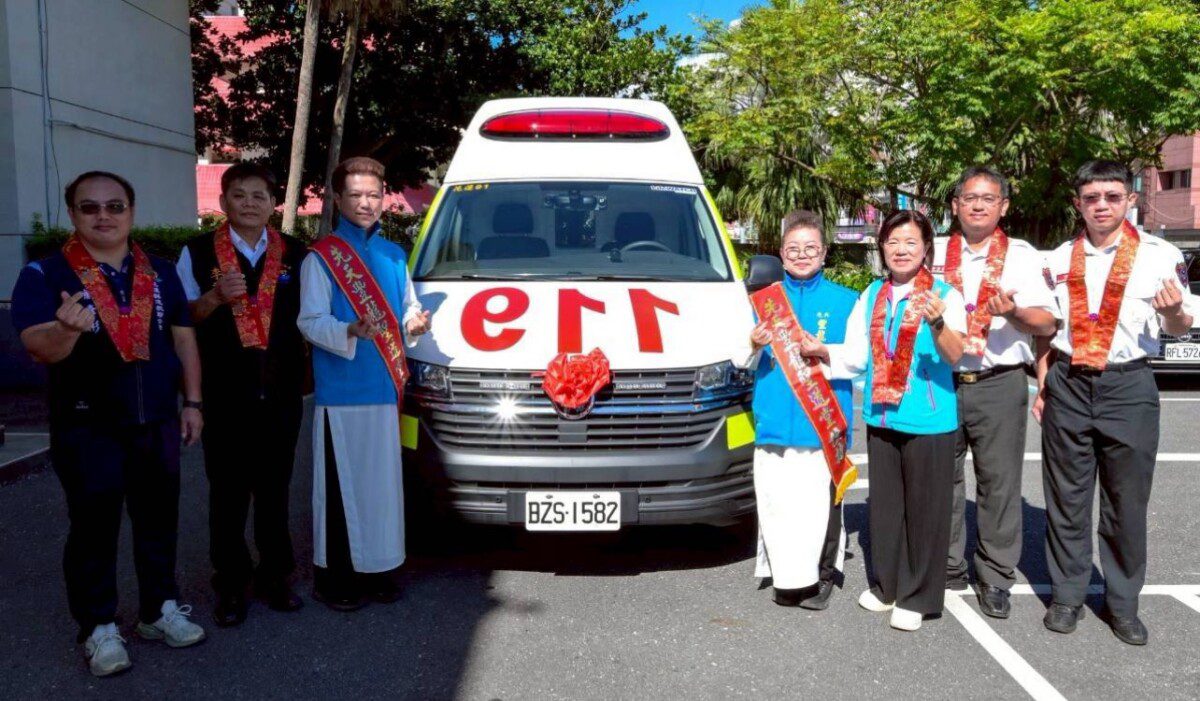 游淑貞陪同台中豐龍聖道堂公益善行挹注花蓮縣鄉鎮市物資與救護車捐贈